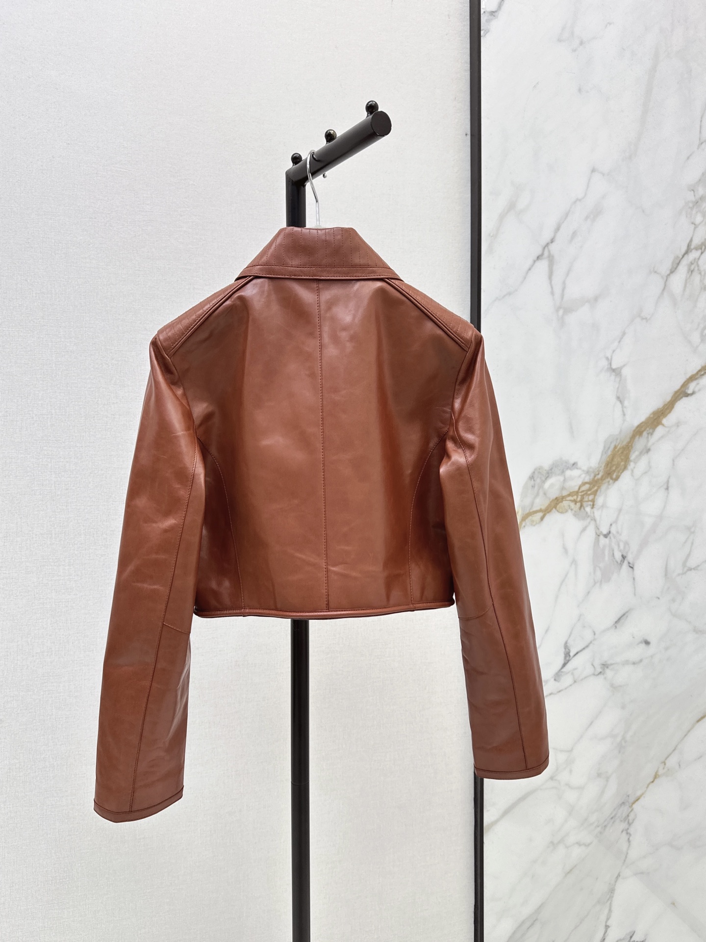 Her 26fw cropped leather jacket