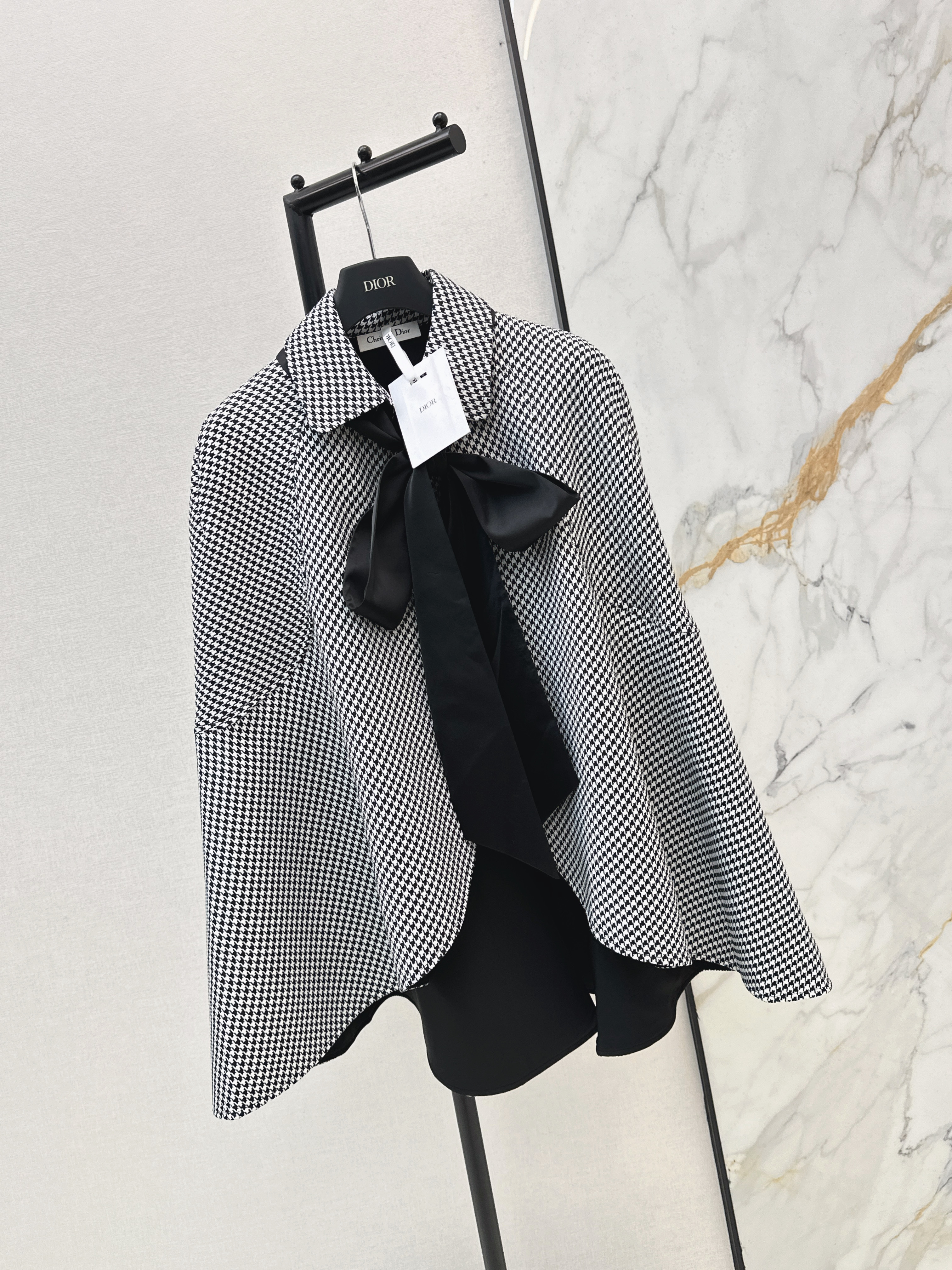 CD 26ss houndstooth cape coat
