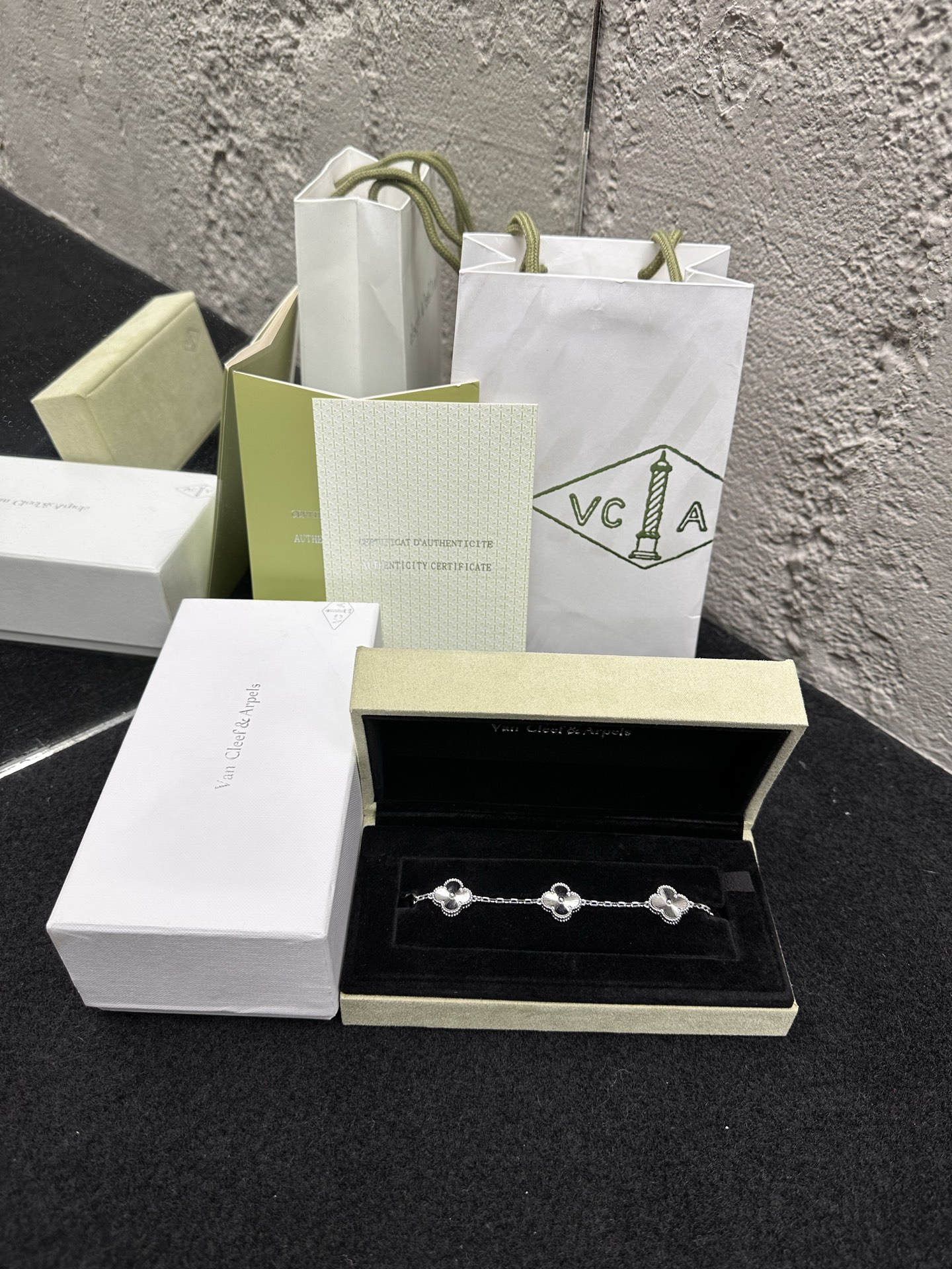 Van bracelet
