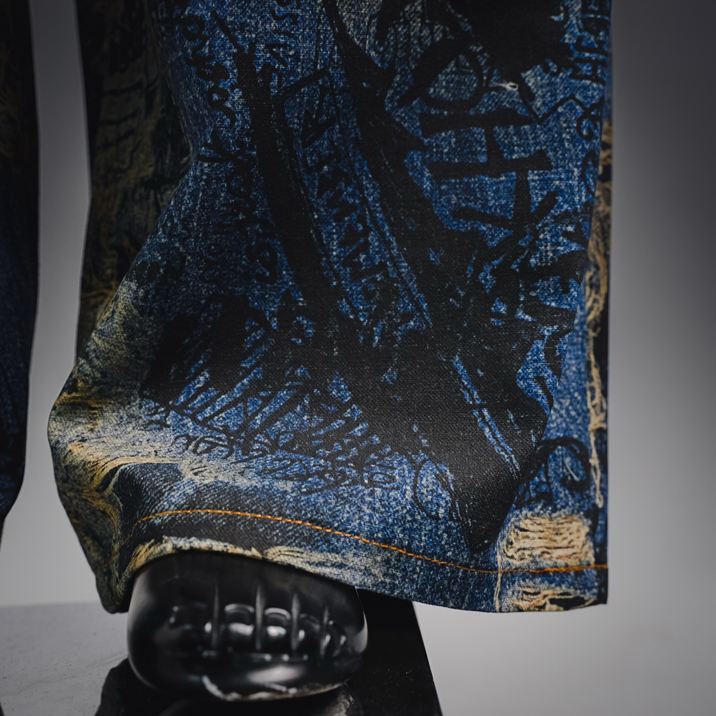 Acne trompe-l'œil graphic jeans