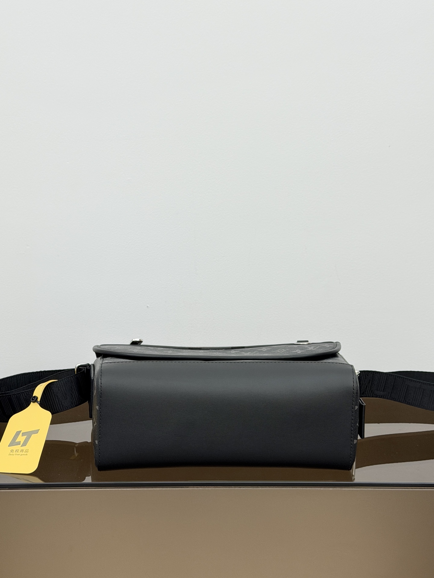 Louis messenger bag