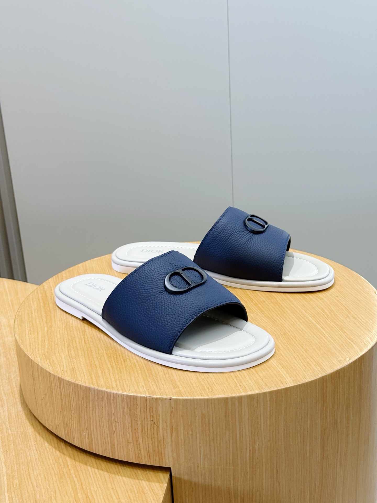 CD slippers