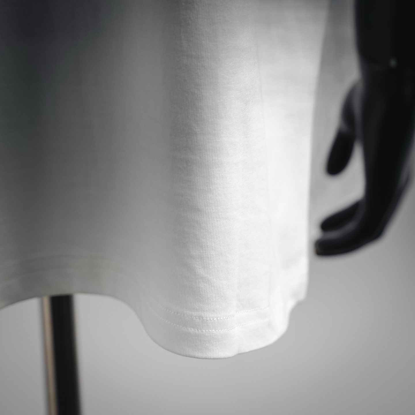 Loe zip pocket t-shirt