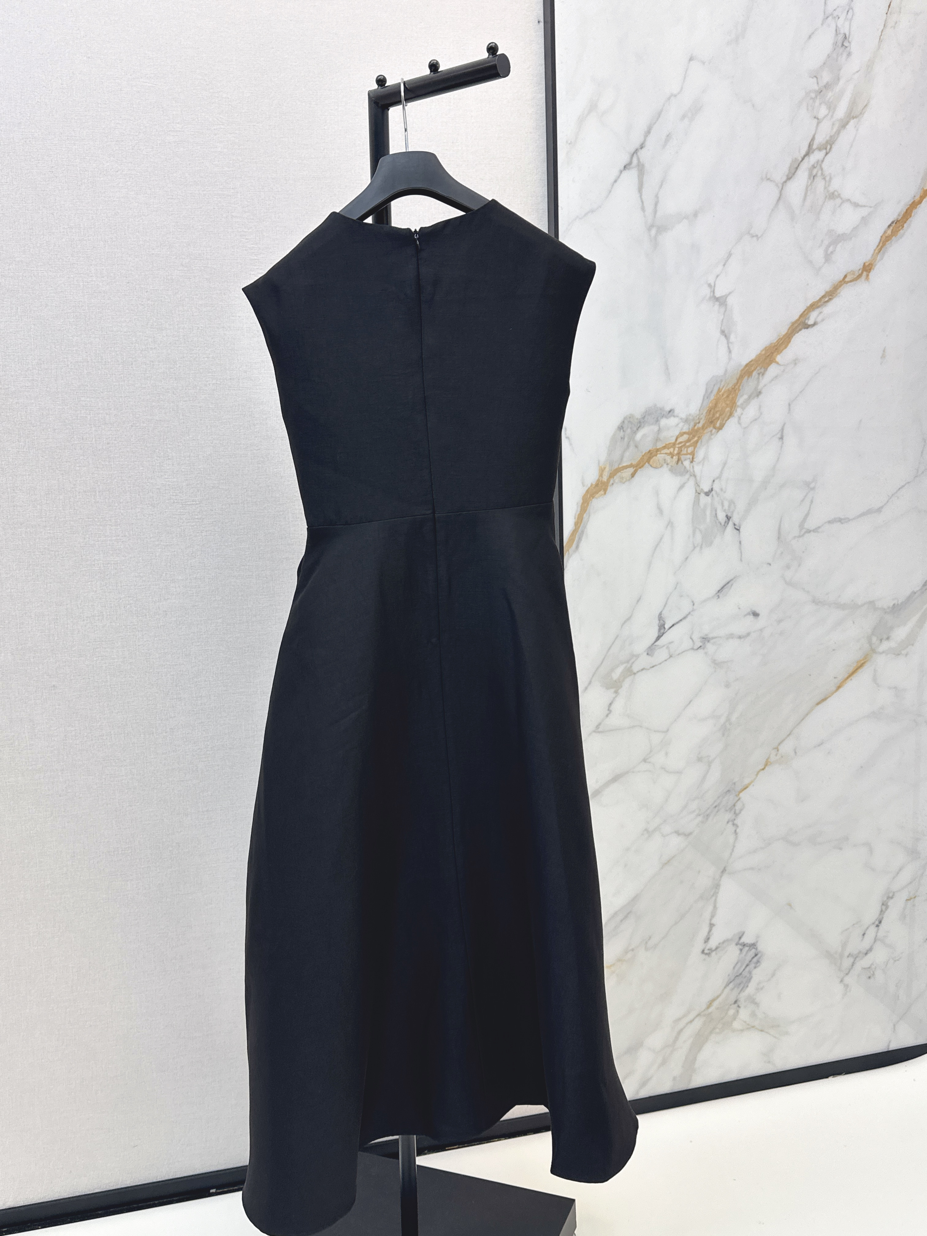 CD 26SS V-Neck Wrap Midi Dress