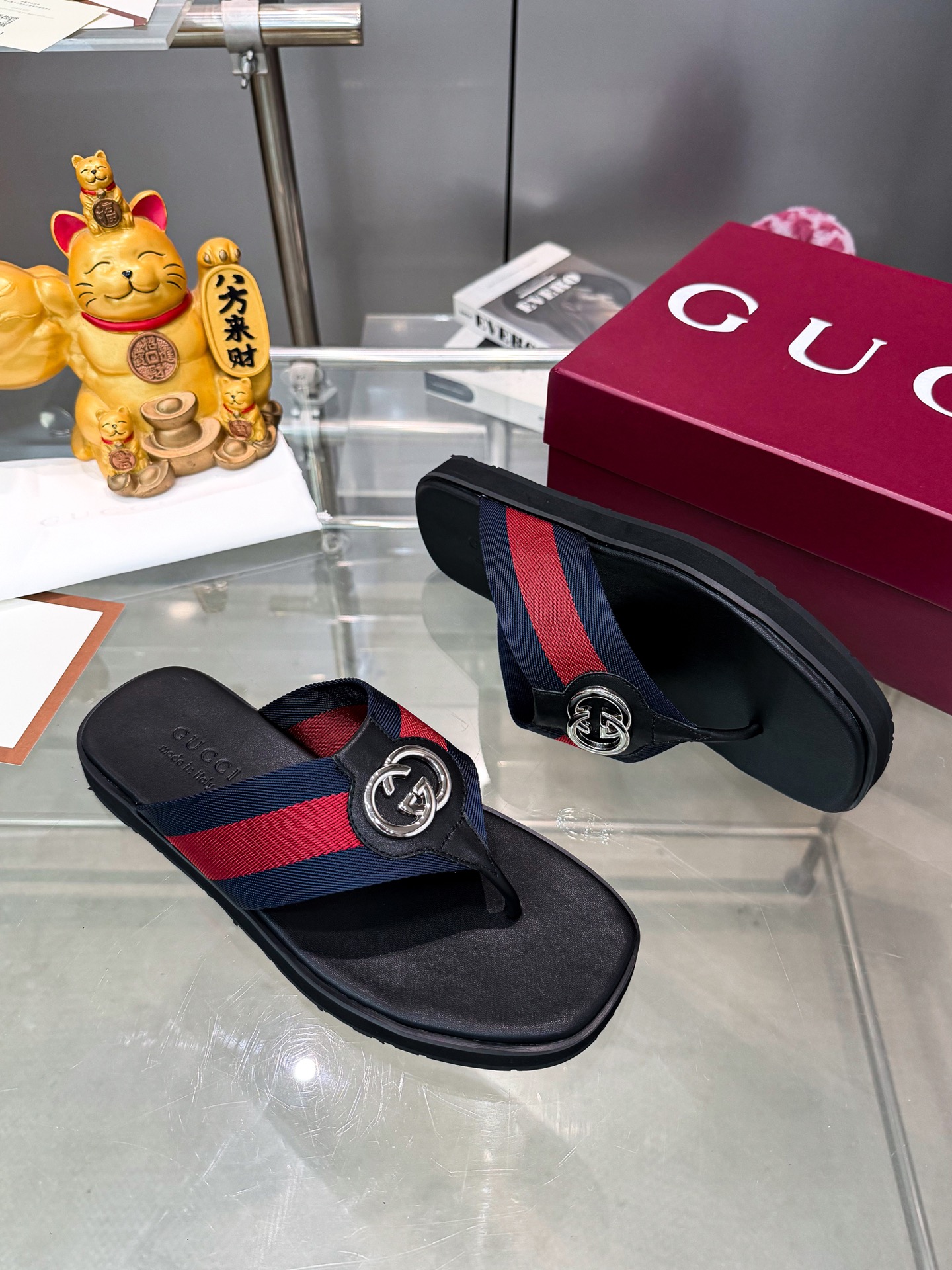 Guc slippers