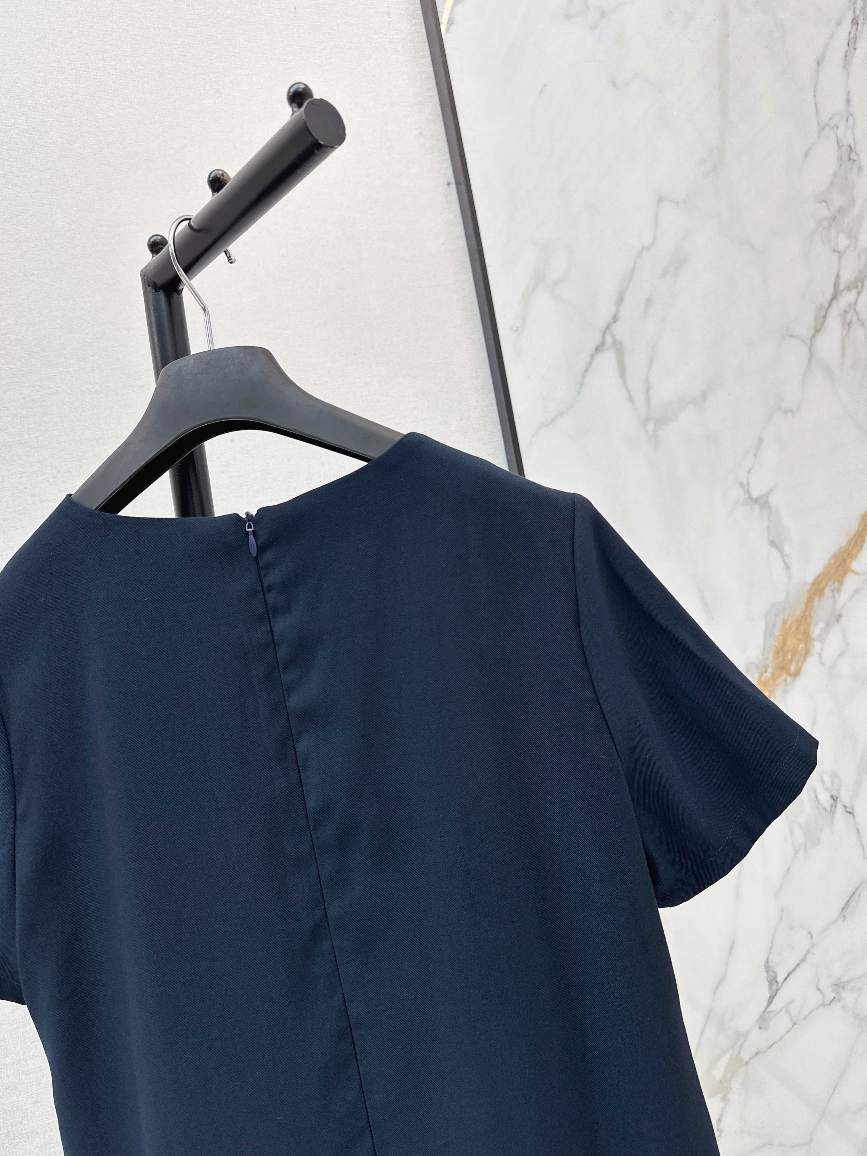 CD 26ss contract dress