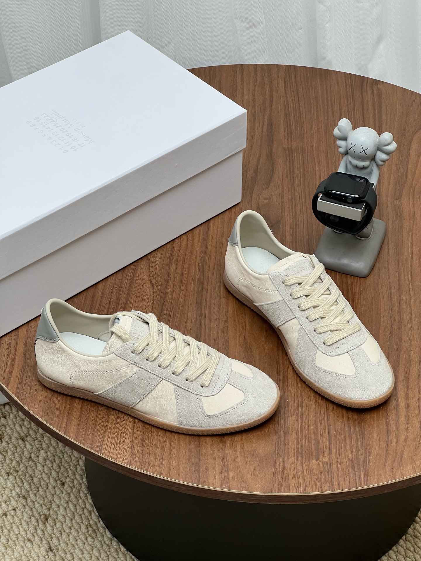 Maison low-top shoes