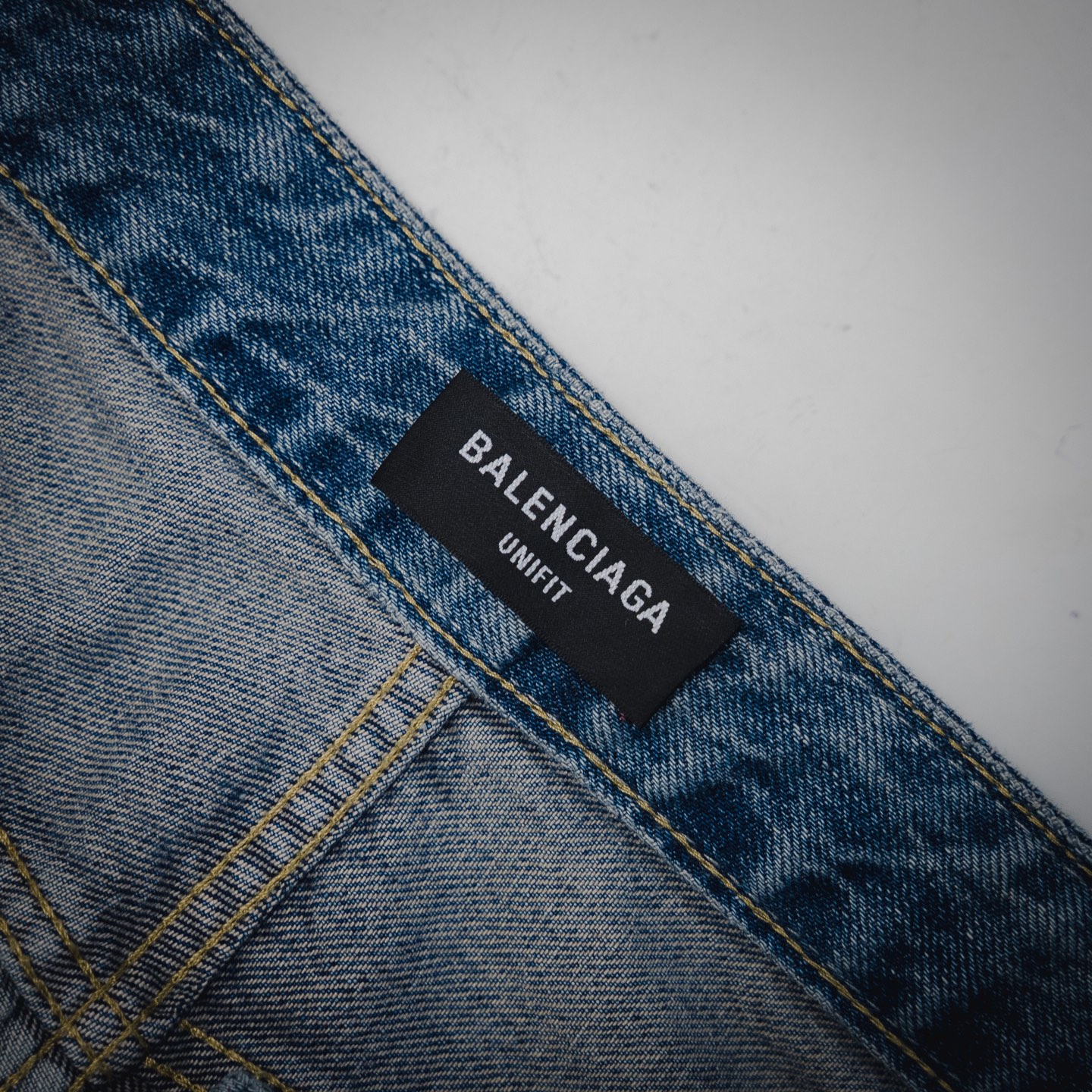 Balen washed ripped jeans