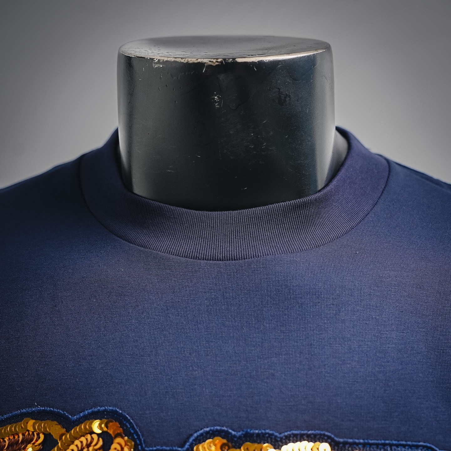 Louis sequin chenille patch t-shirt