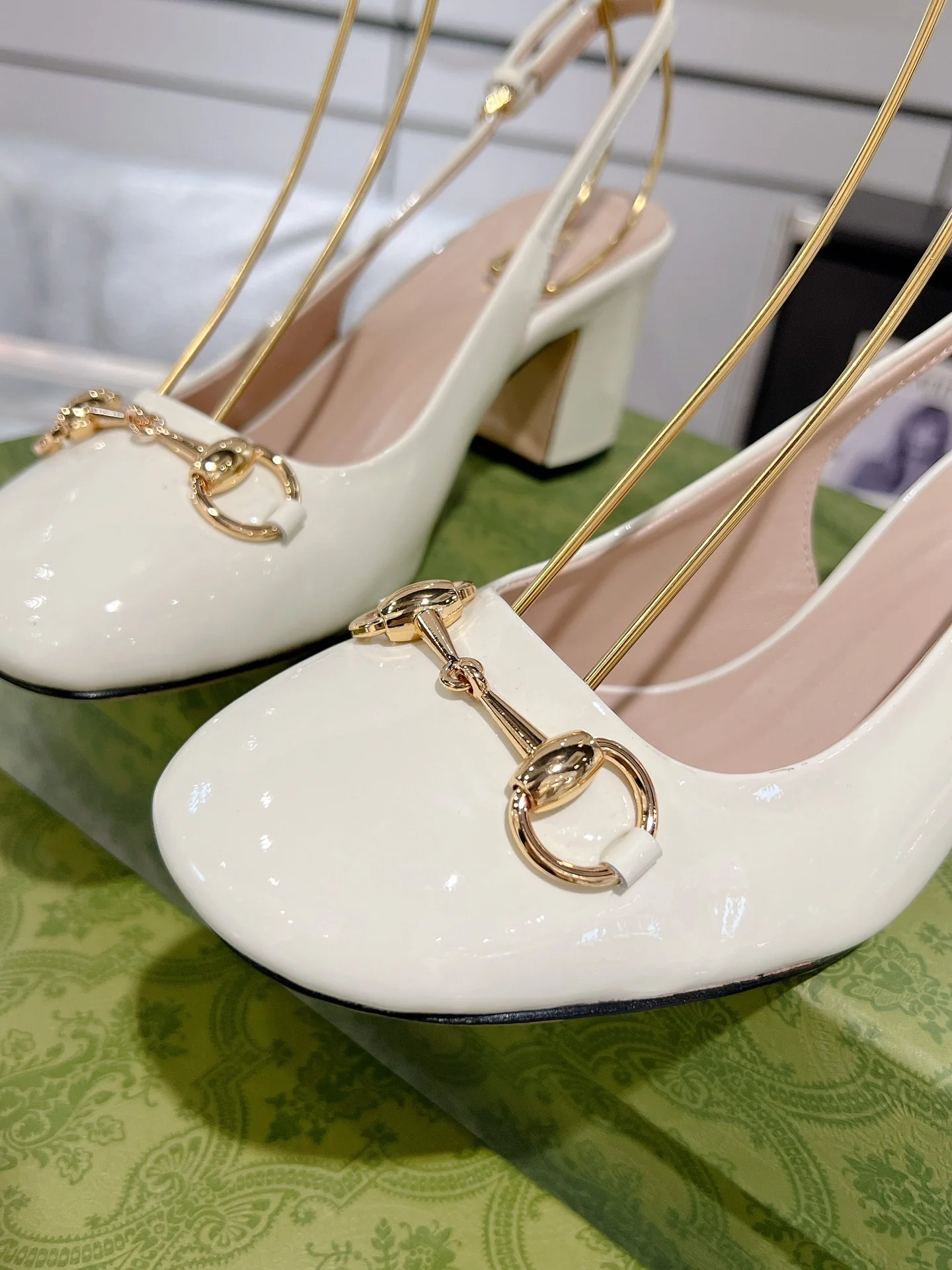 Gucc 26ss slingback chunky heel