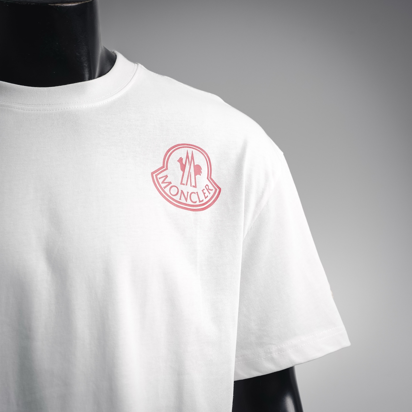 Mon badge embroidered t-shirt