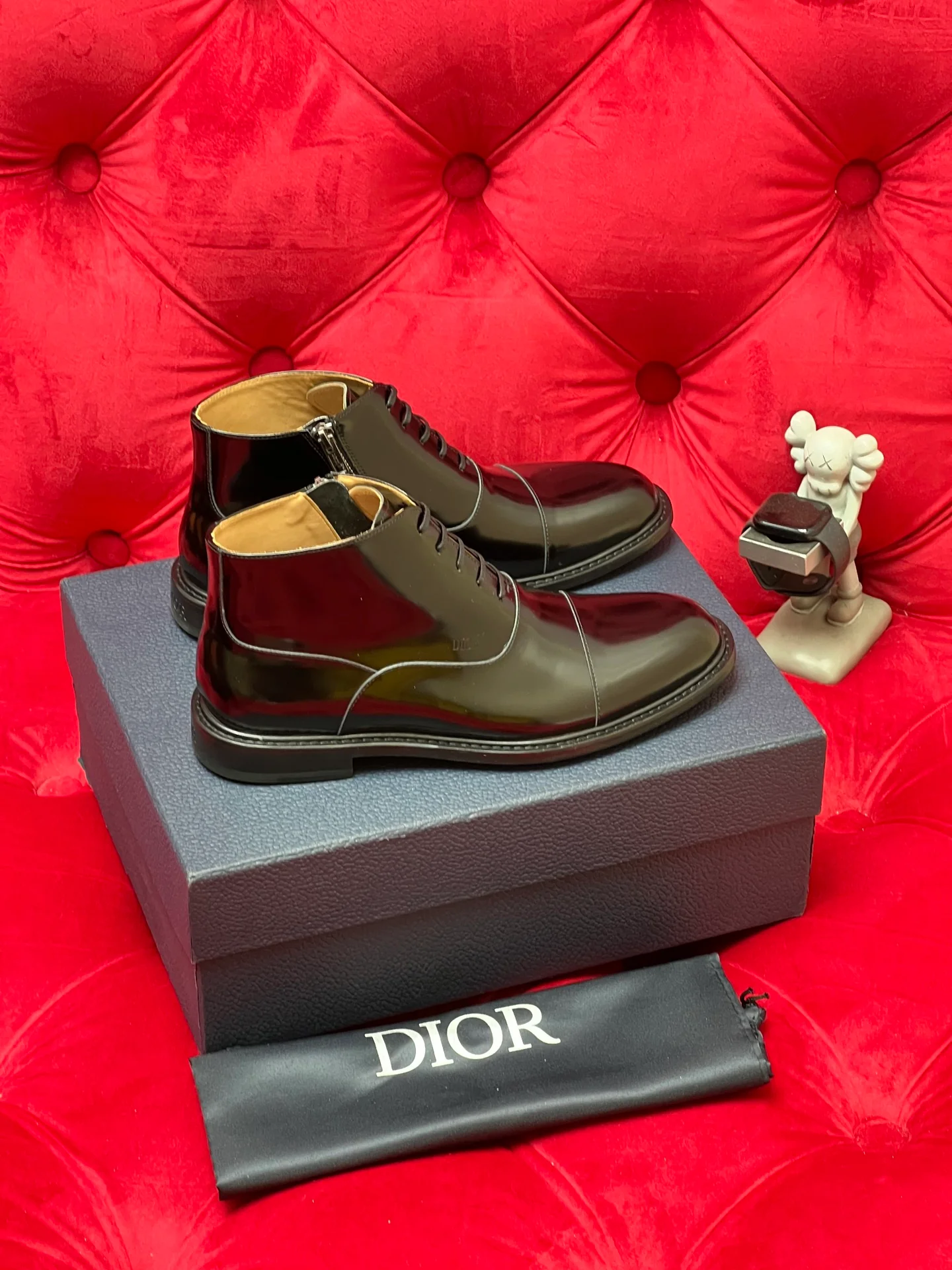CD leather shoes