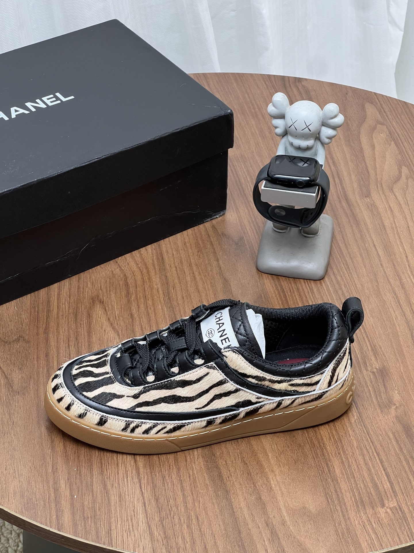 Chan sneaker