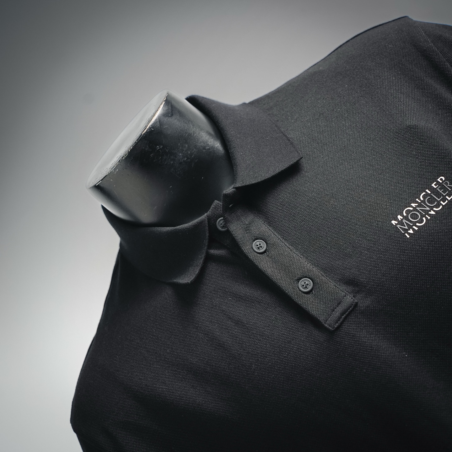Mon collared Polo