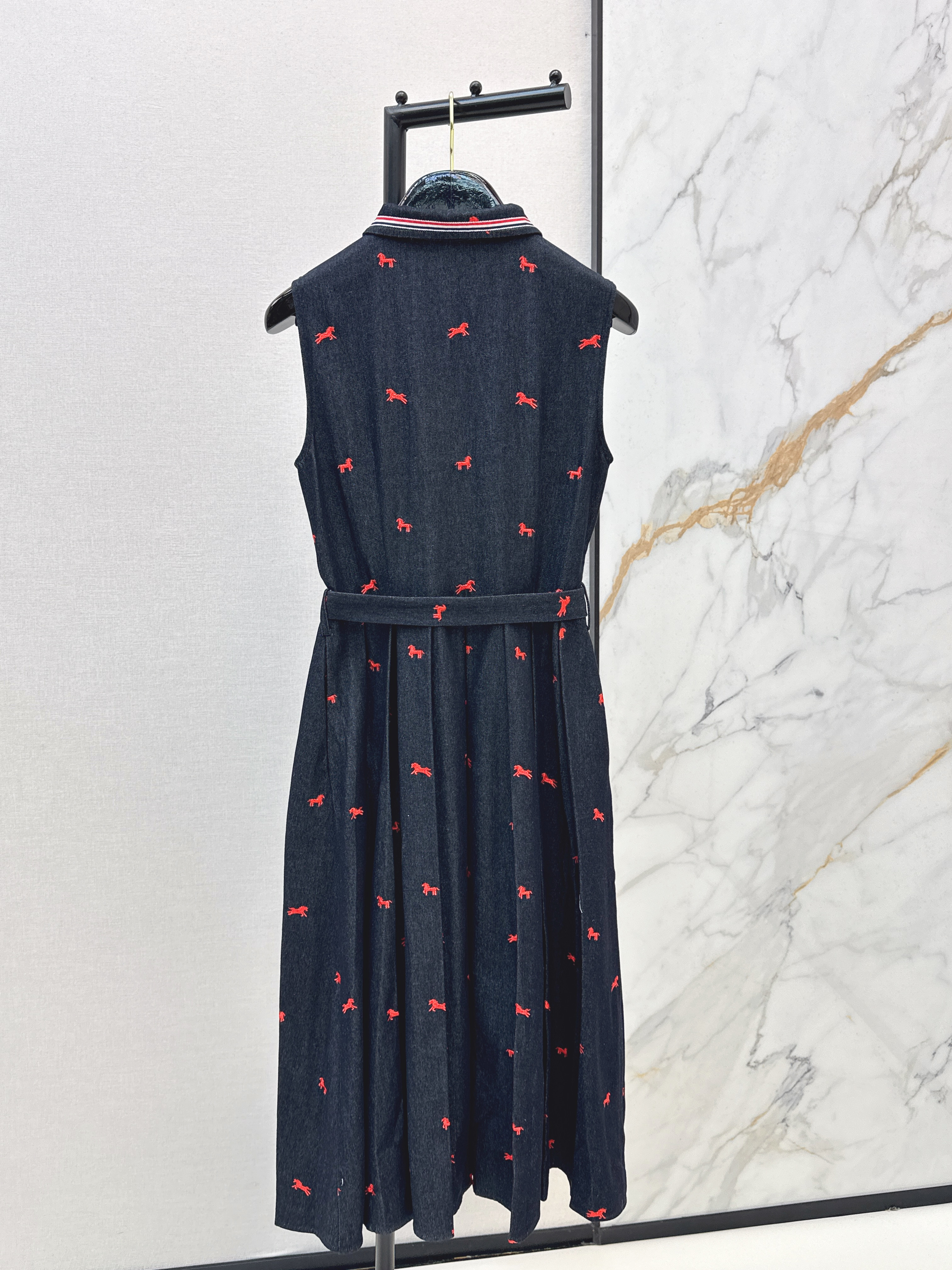 Thom 26ss embroidery sleeveless dress