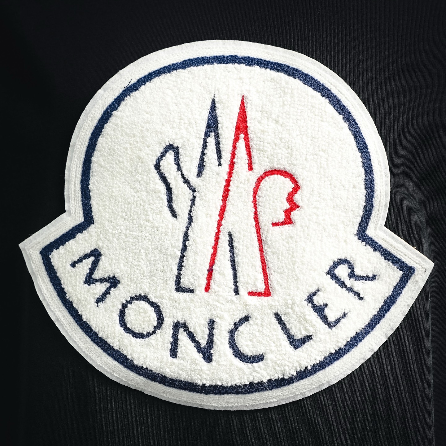 Mon chenille patch t-shirt