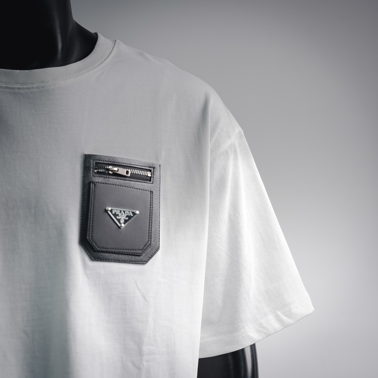 Pra leather pockets t-shirt