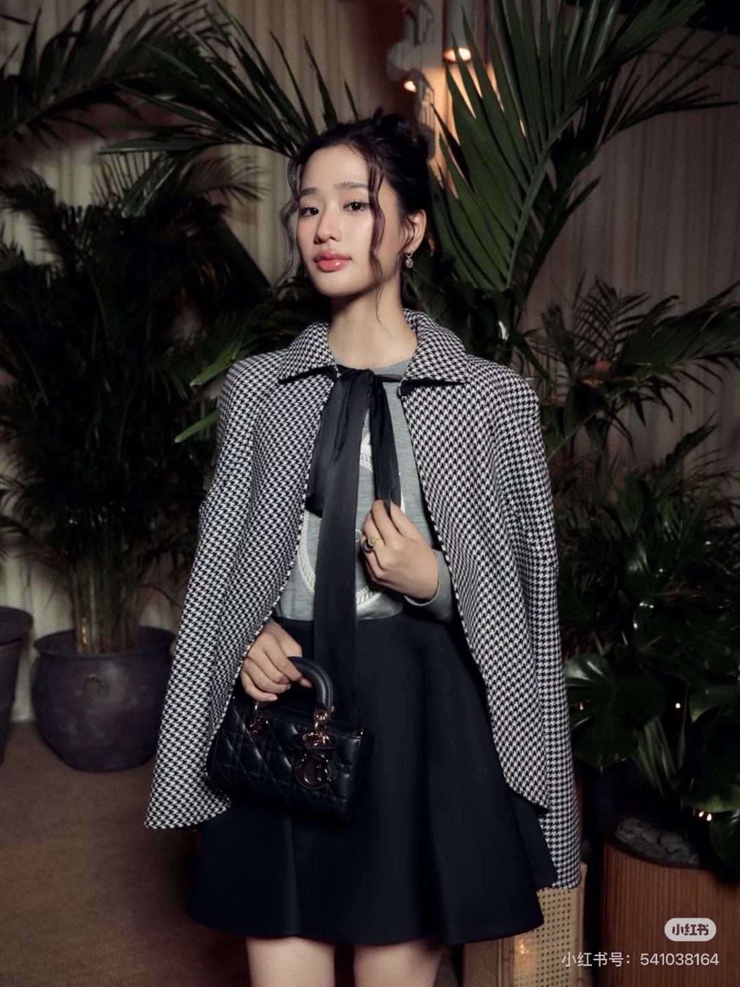 CD 26ss houndstooth cape coat
