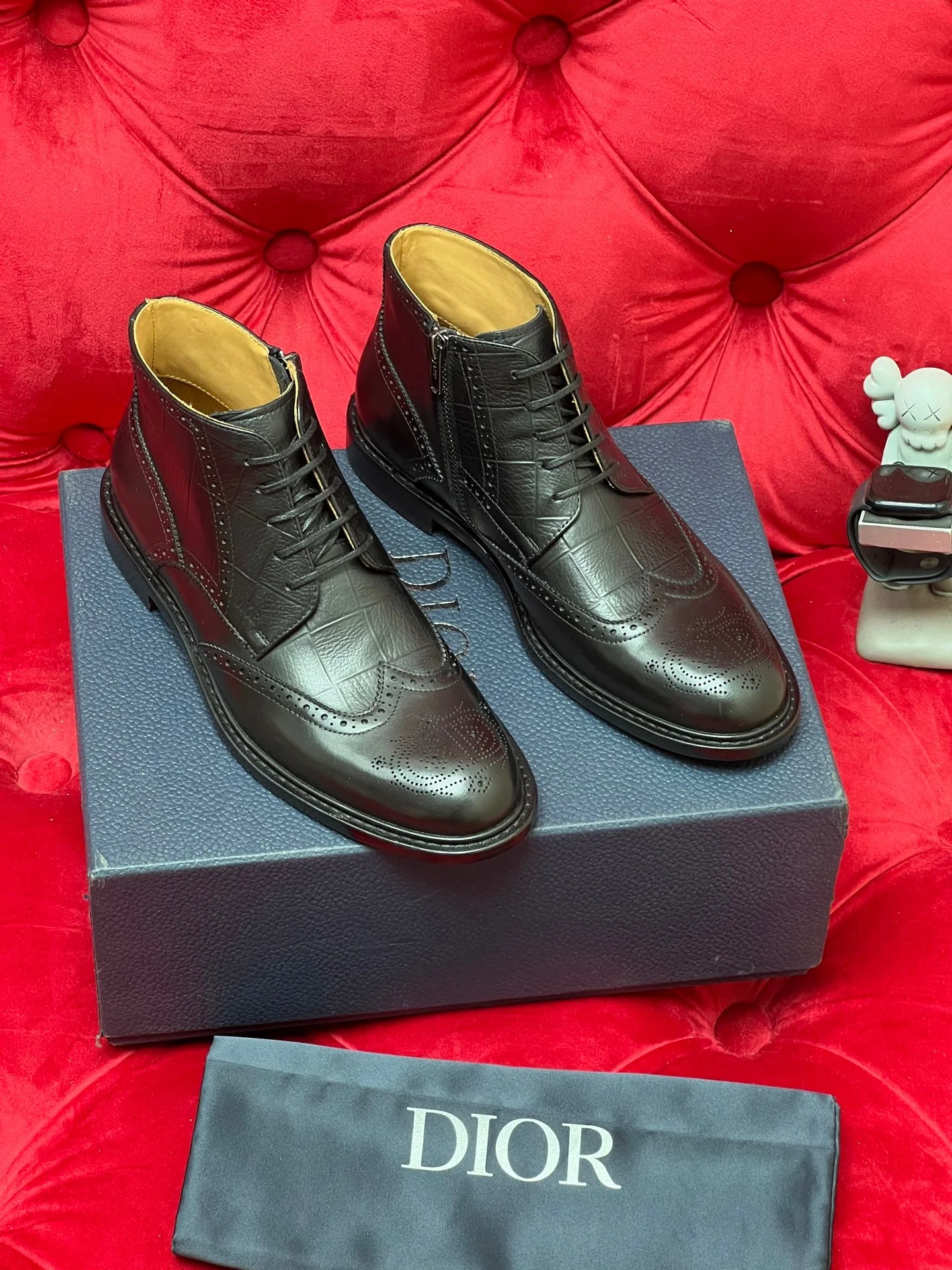 CD leather shoes