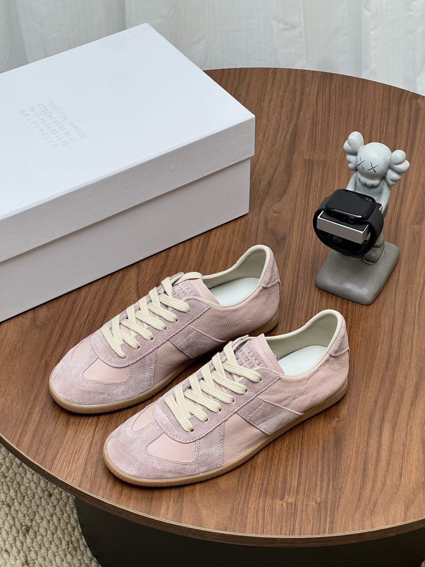 Maison low-top shoes
