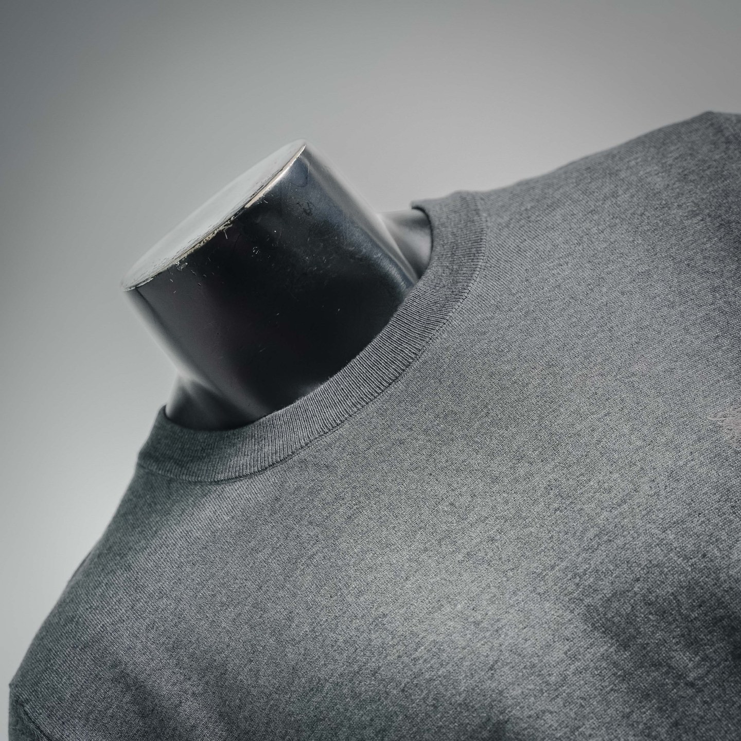 Bur knit embroidered t-shirt