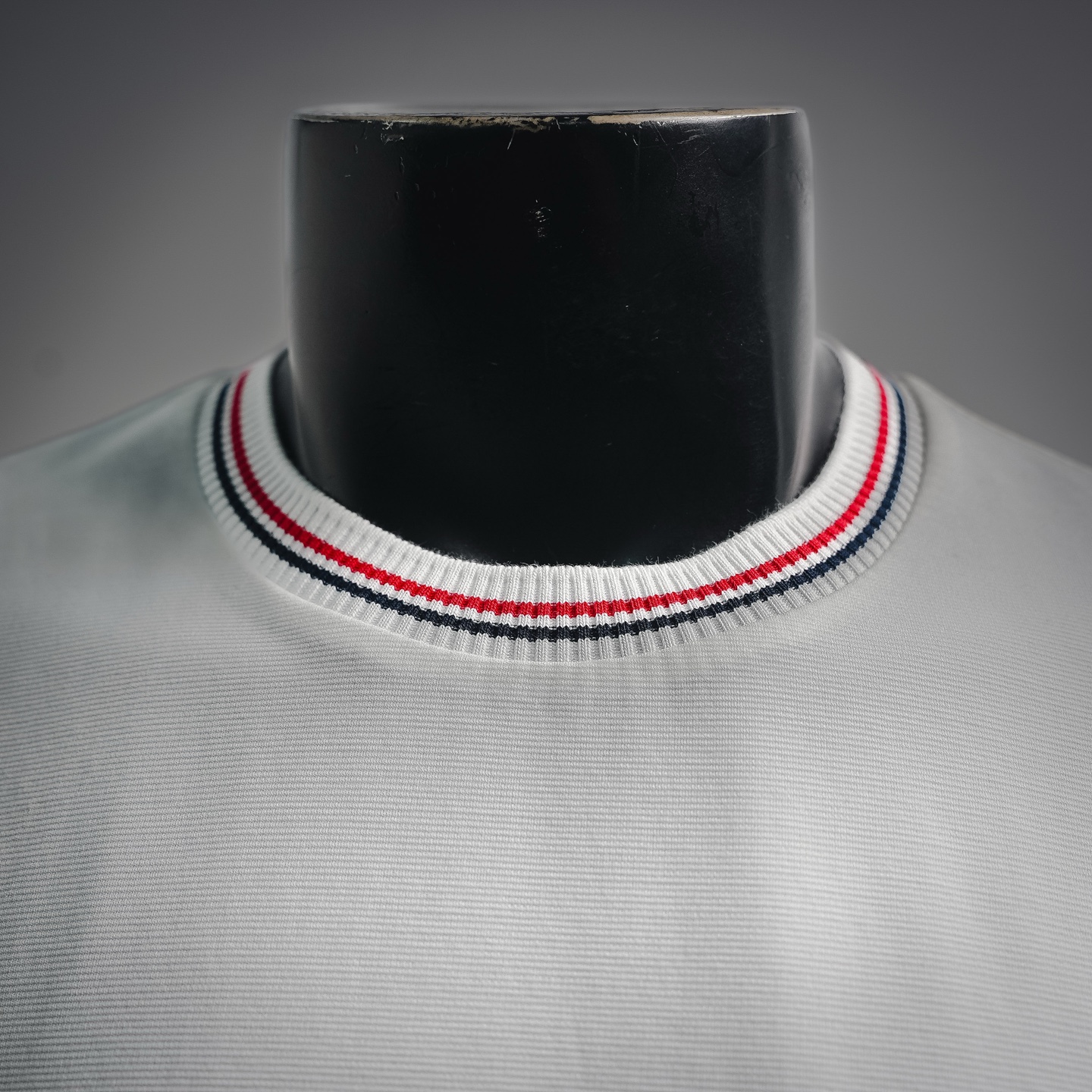 Thom neckline striped t-shirt