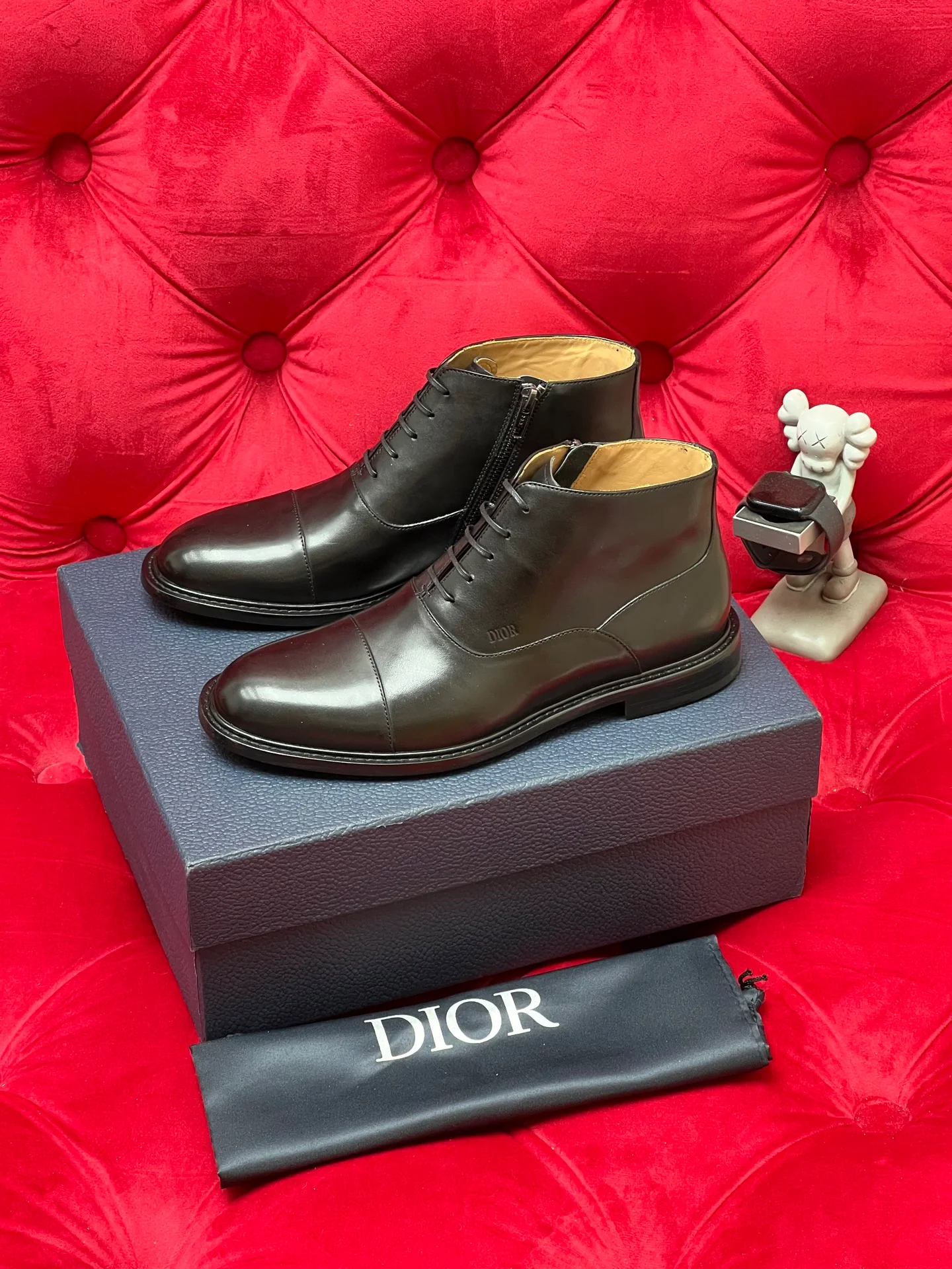 CD leather shoes