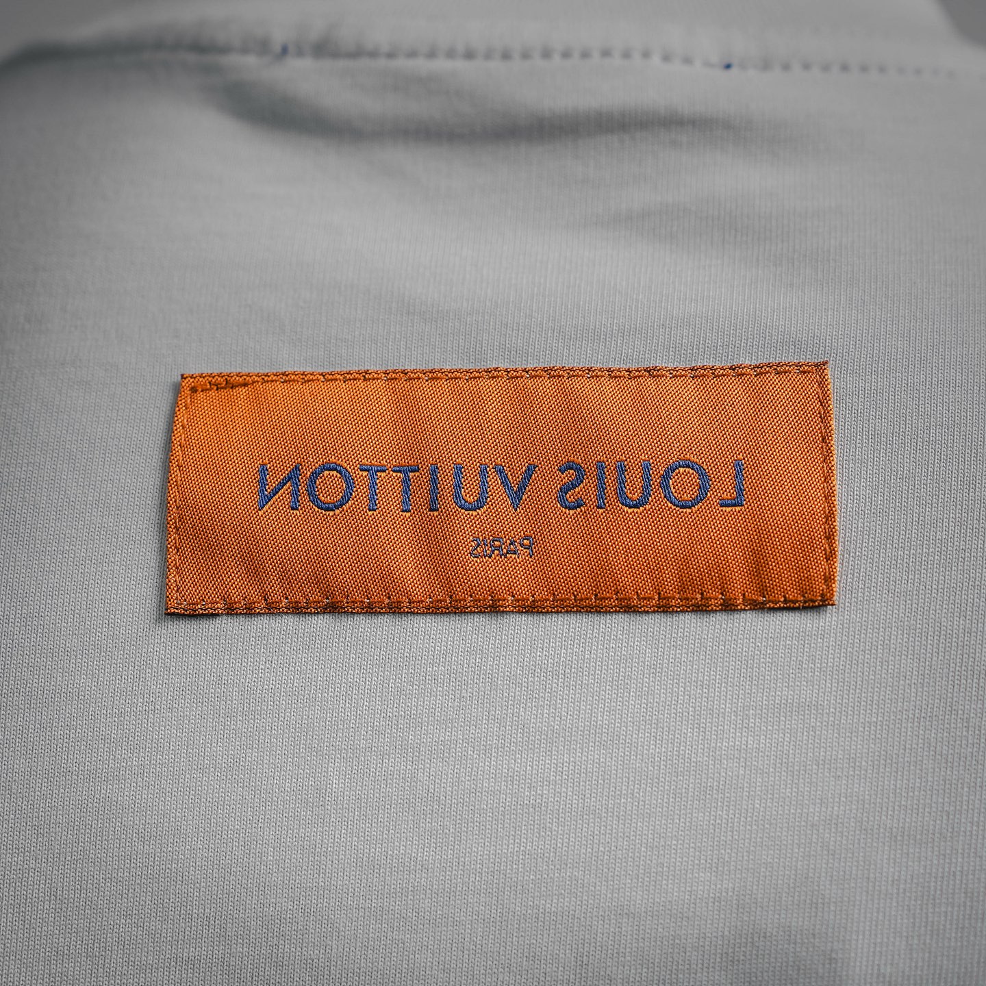 Louis letther badge embroidered t-shirt