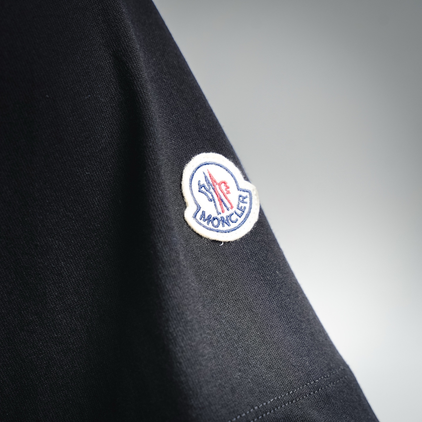 Mon neckline letter t-shirt