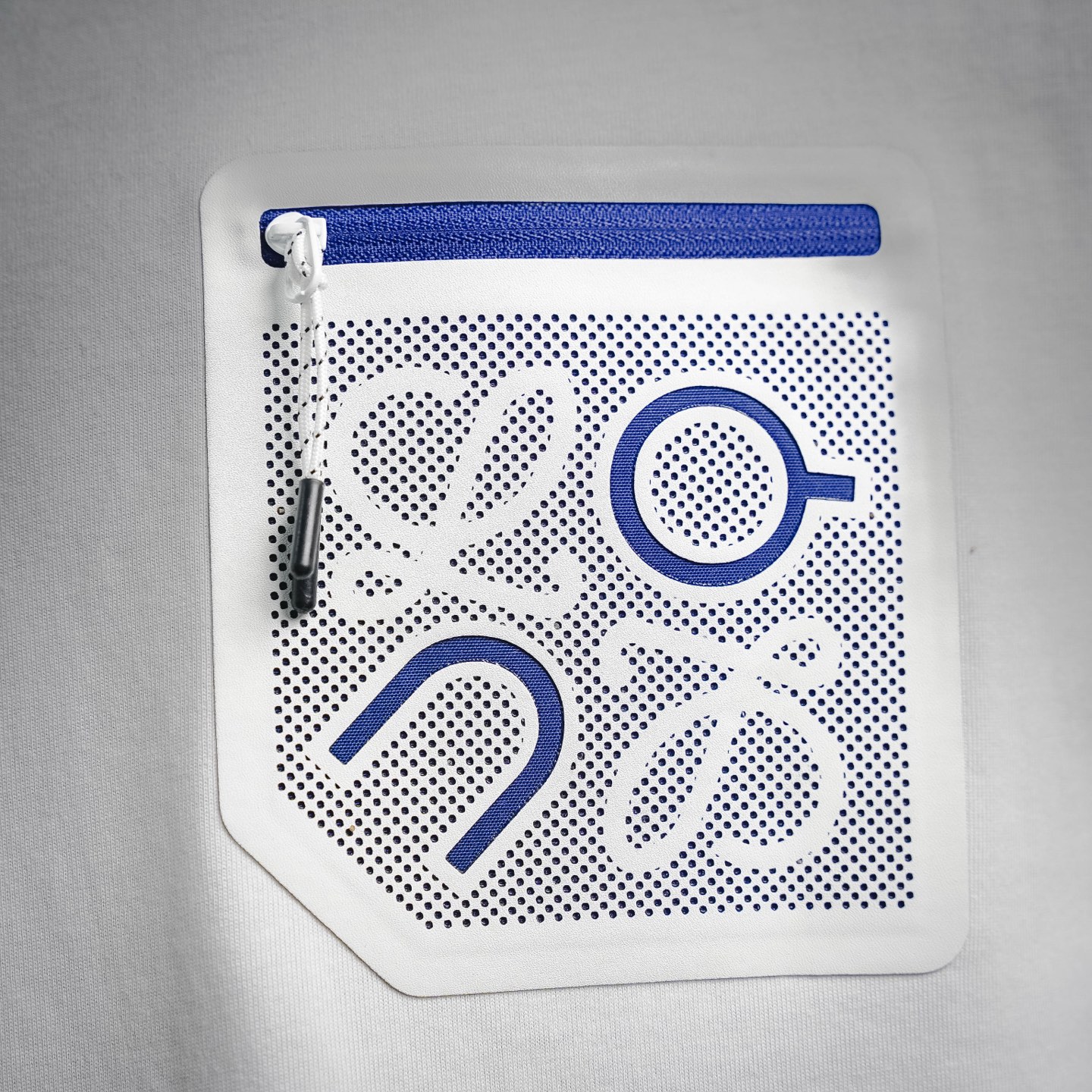 Loe zip pocket t-shirt
