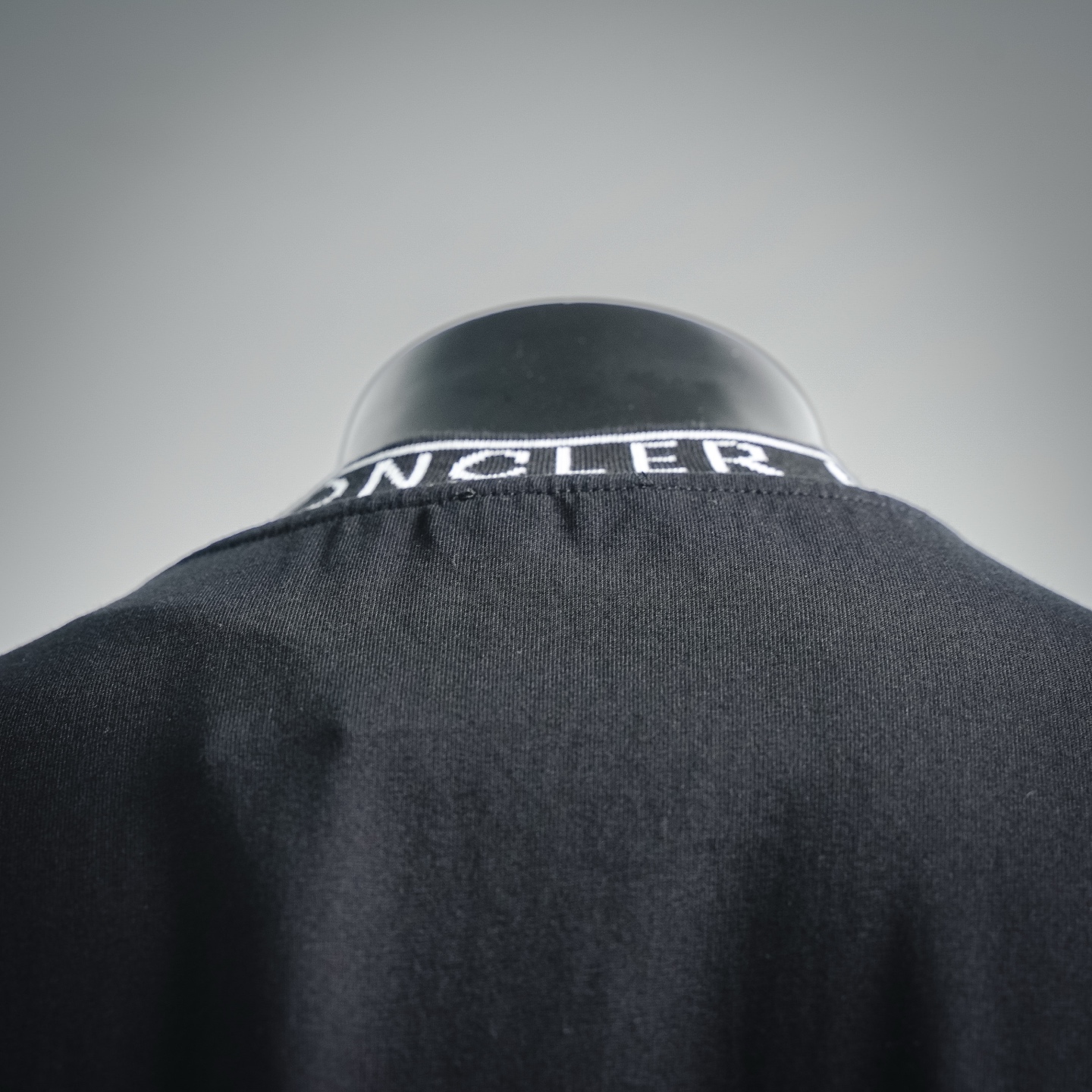 Mon neckline letter t-shirt