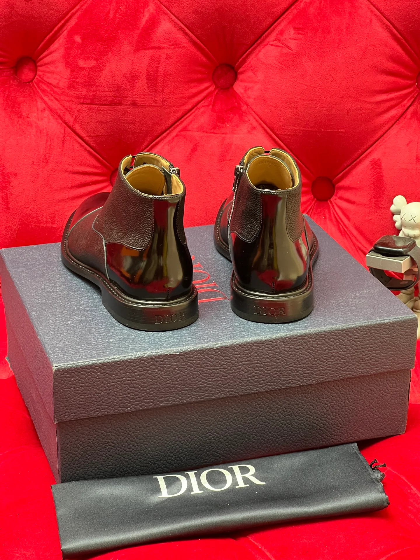 CD leather shoes