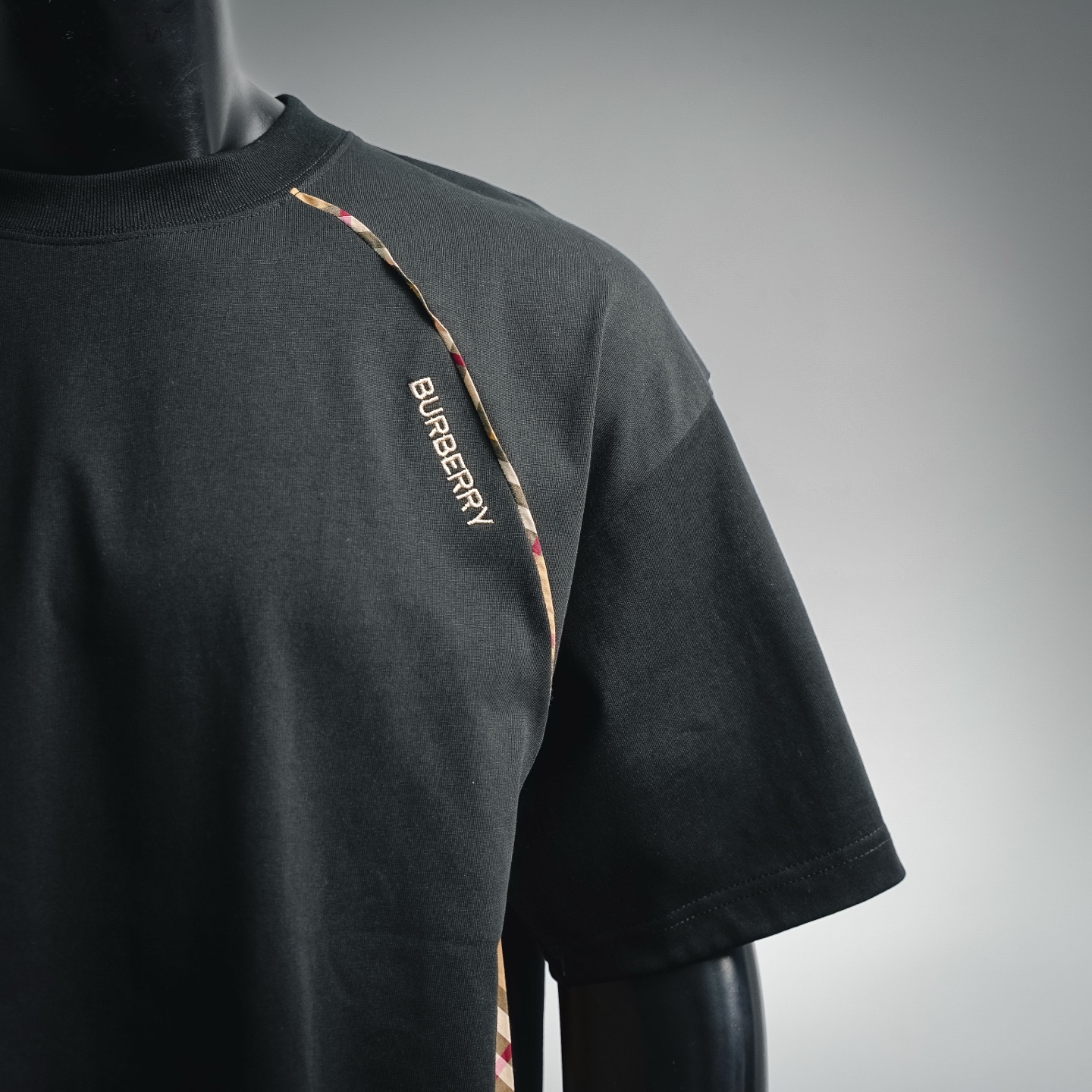 Bur embroidered plaid t-shirt