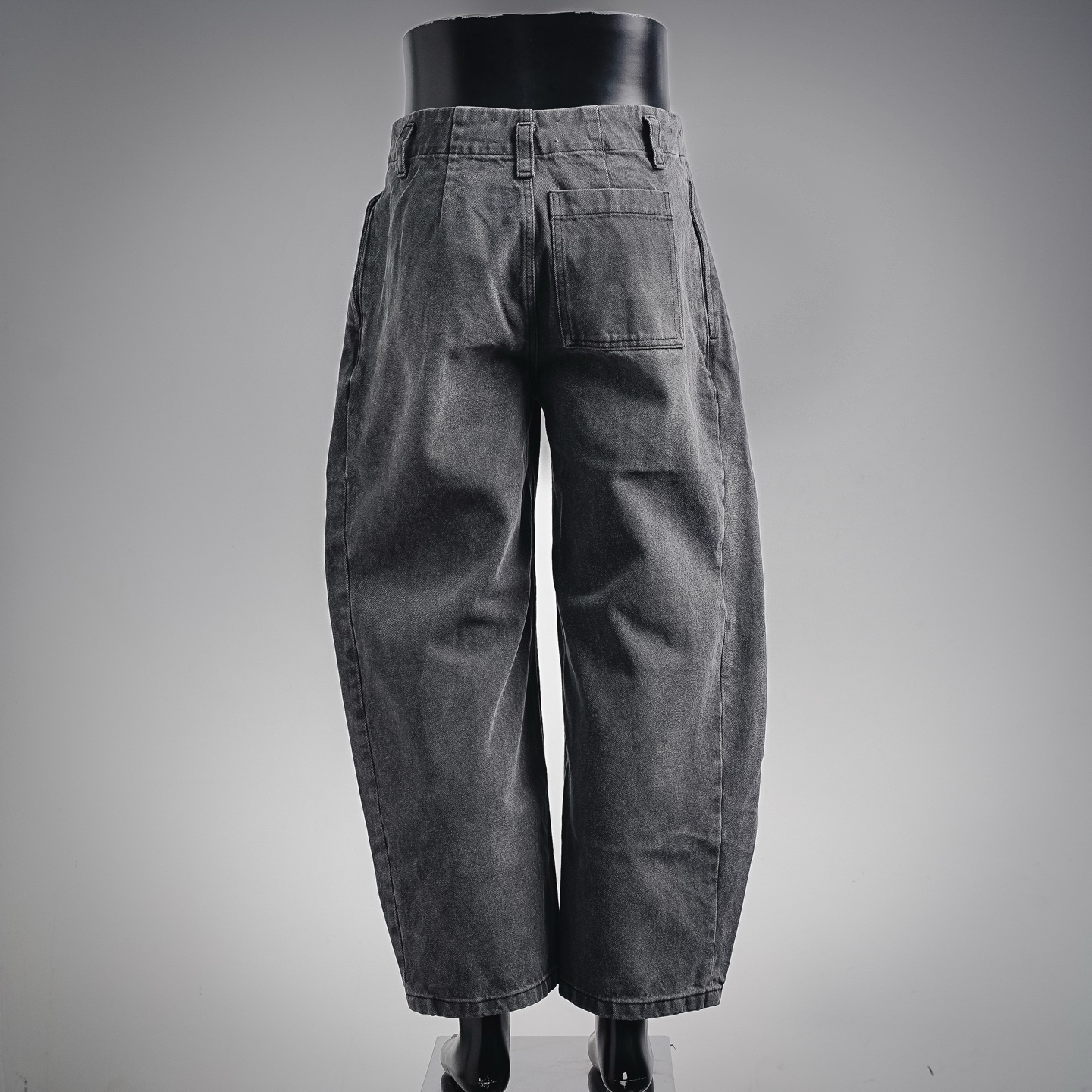 Loe baggy curved jeans