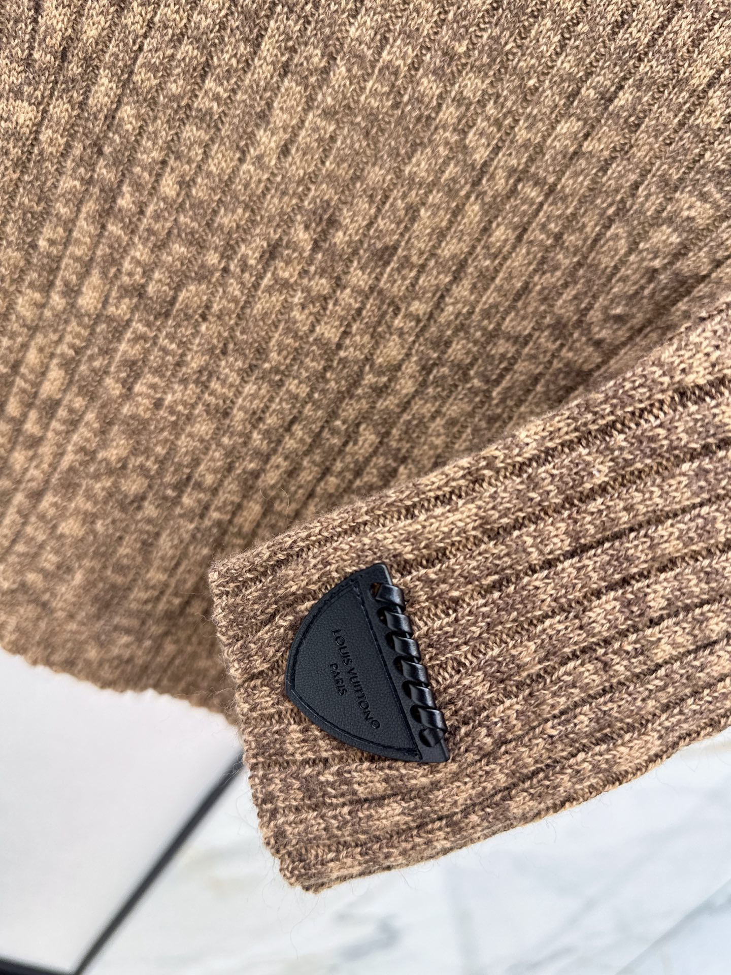 Loui 26fw slim-fit knit sweater