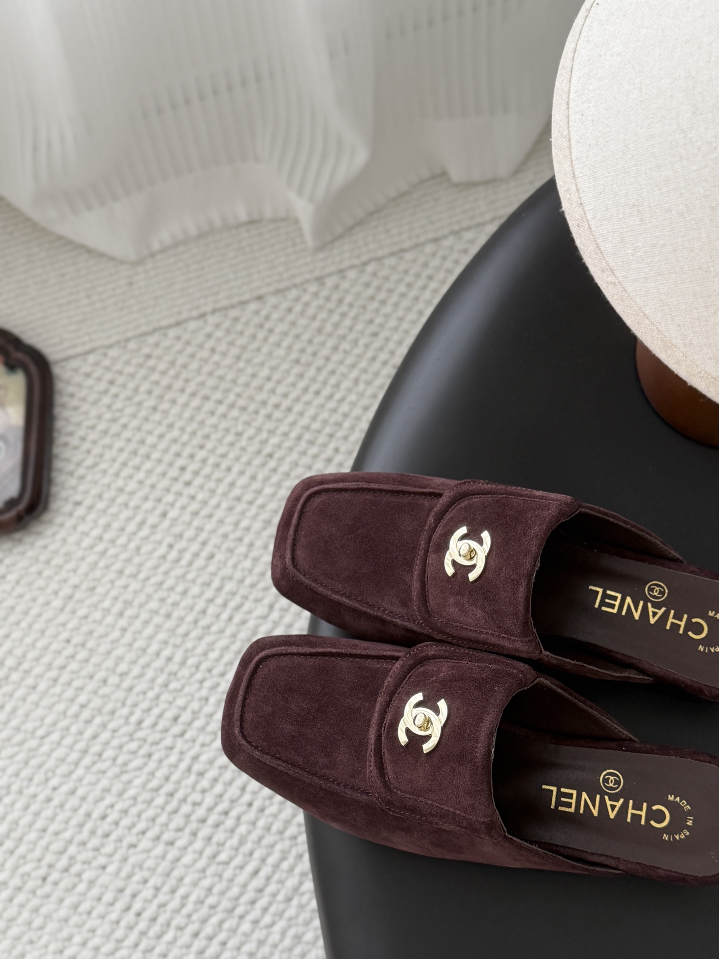 Chan 26C suede mules