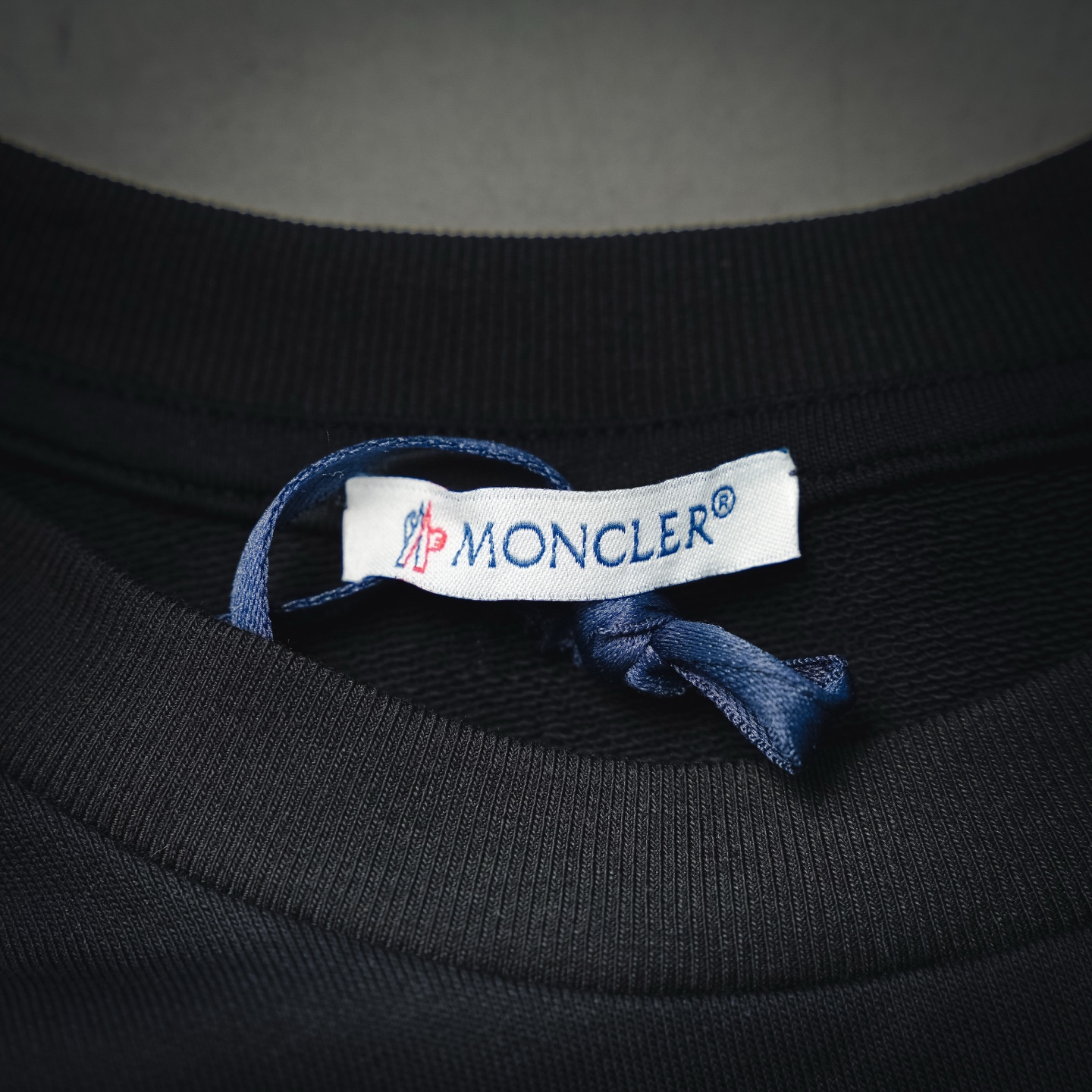 Mon whit a pockets t-shirt