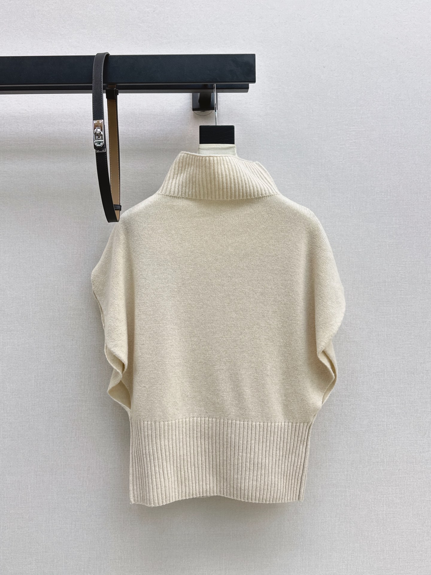 Her 26fw knit vest