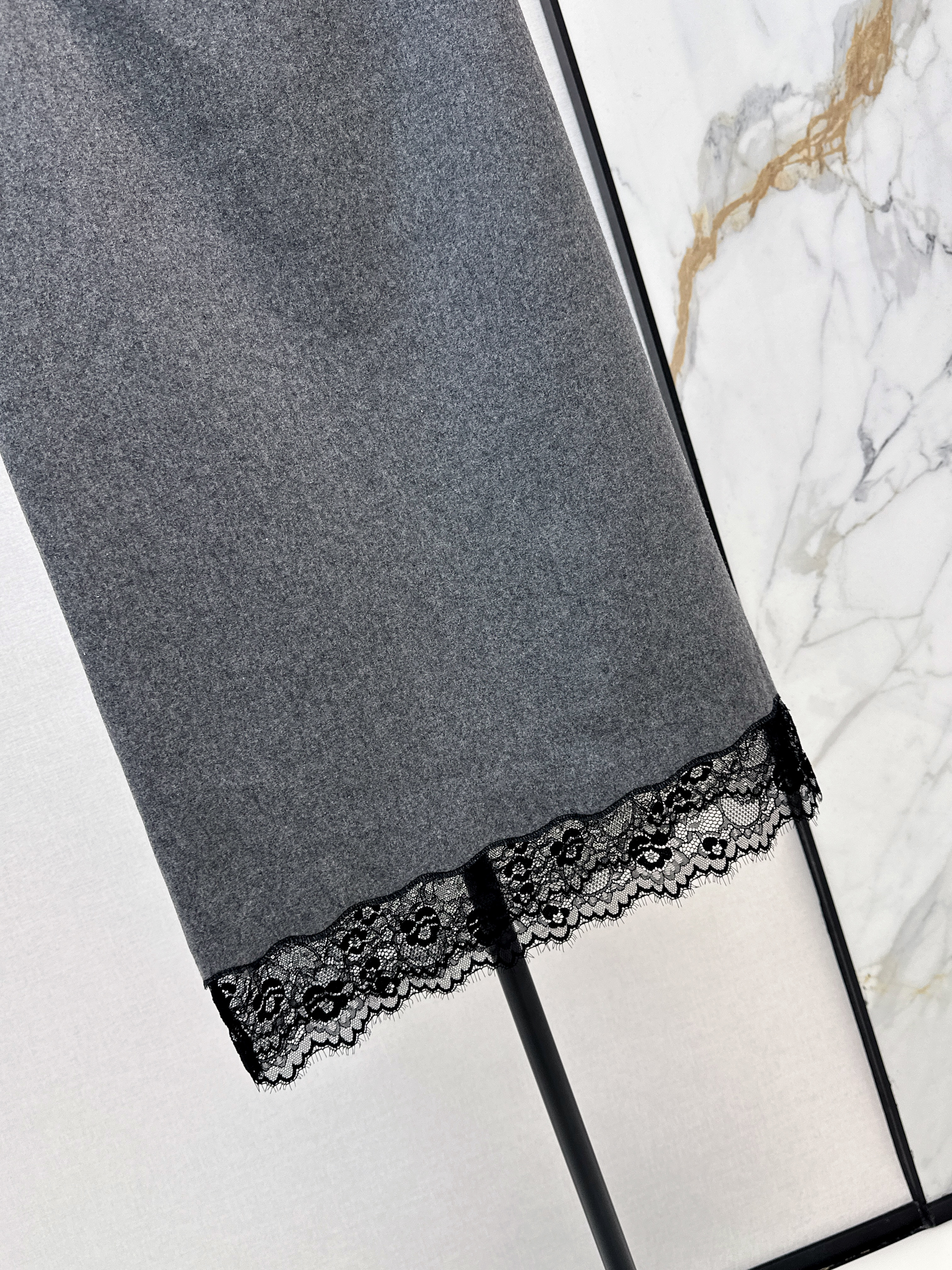 CD 26ss Lace-Trim Midi Skirt