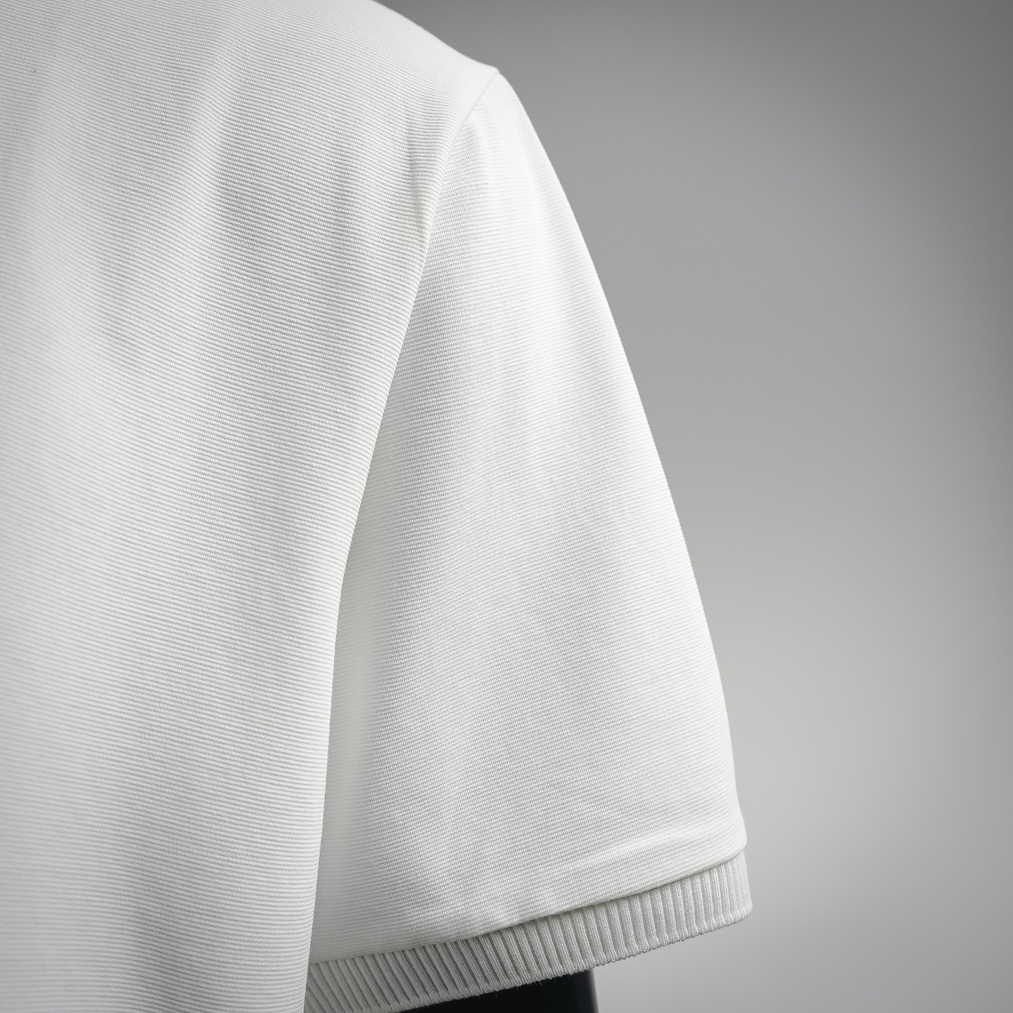 Thom neckline striped t-shirt