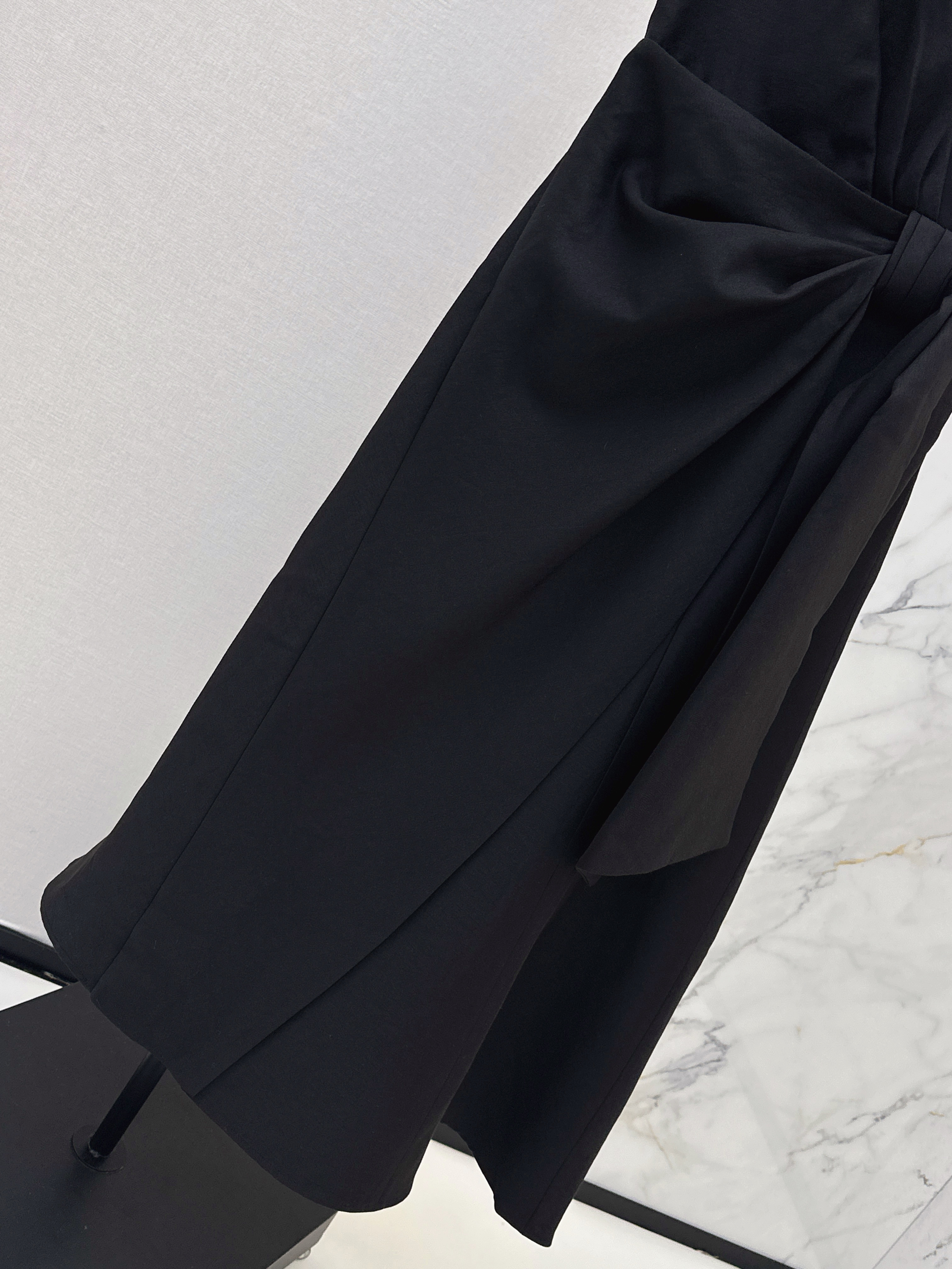 CD 26SS V-Neck Wrap Midi Dress