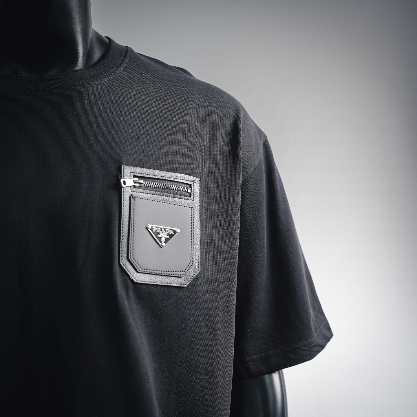 Pra leather pockets t-shirt