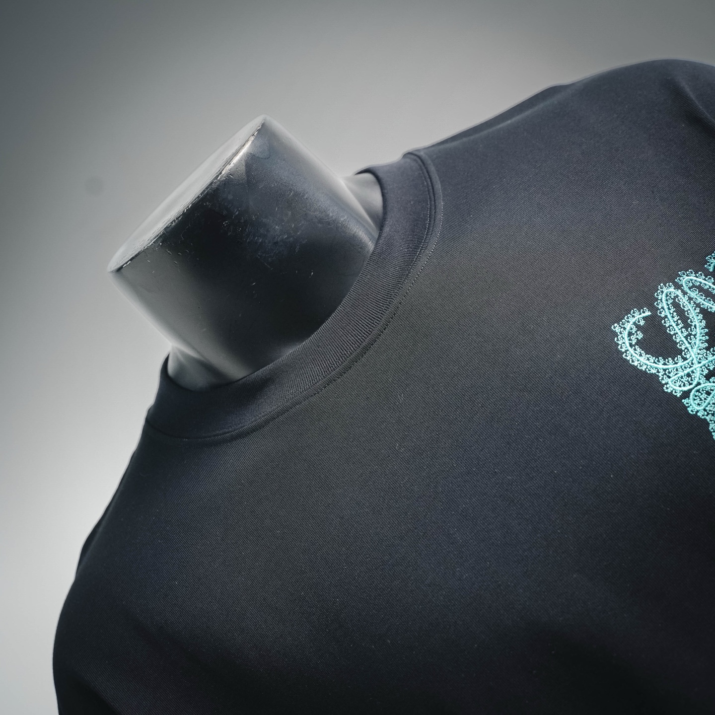 Loe embroidery t-shirt