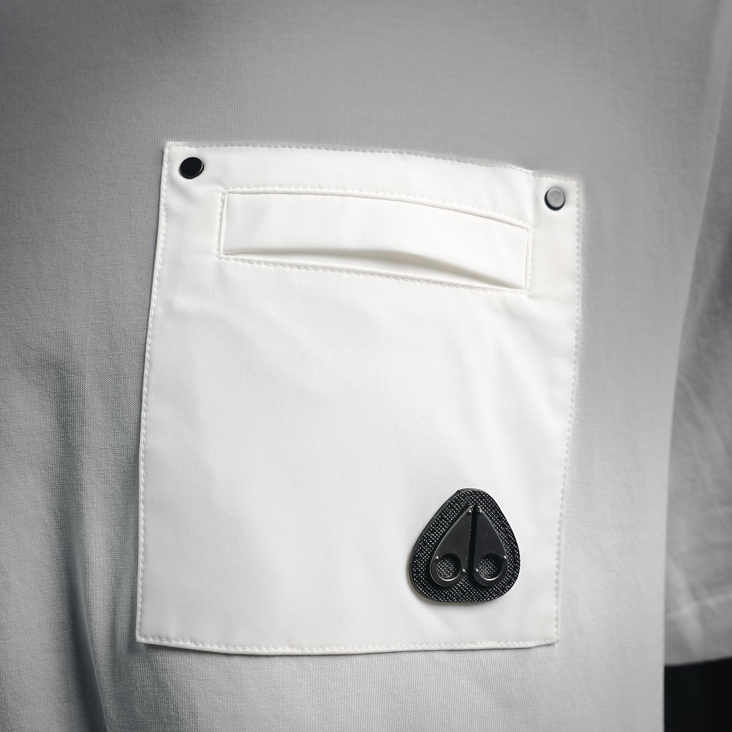 Moose pocket t-shirt